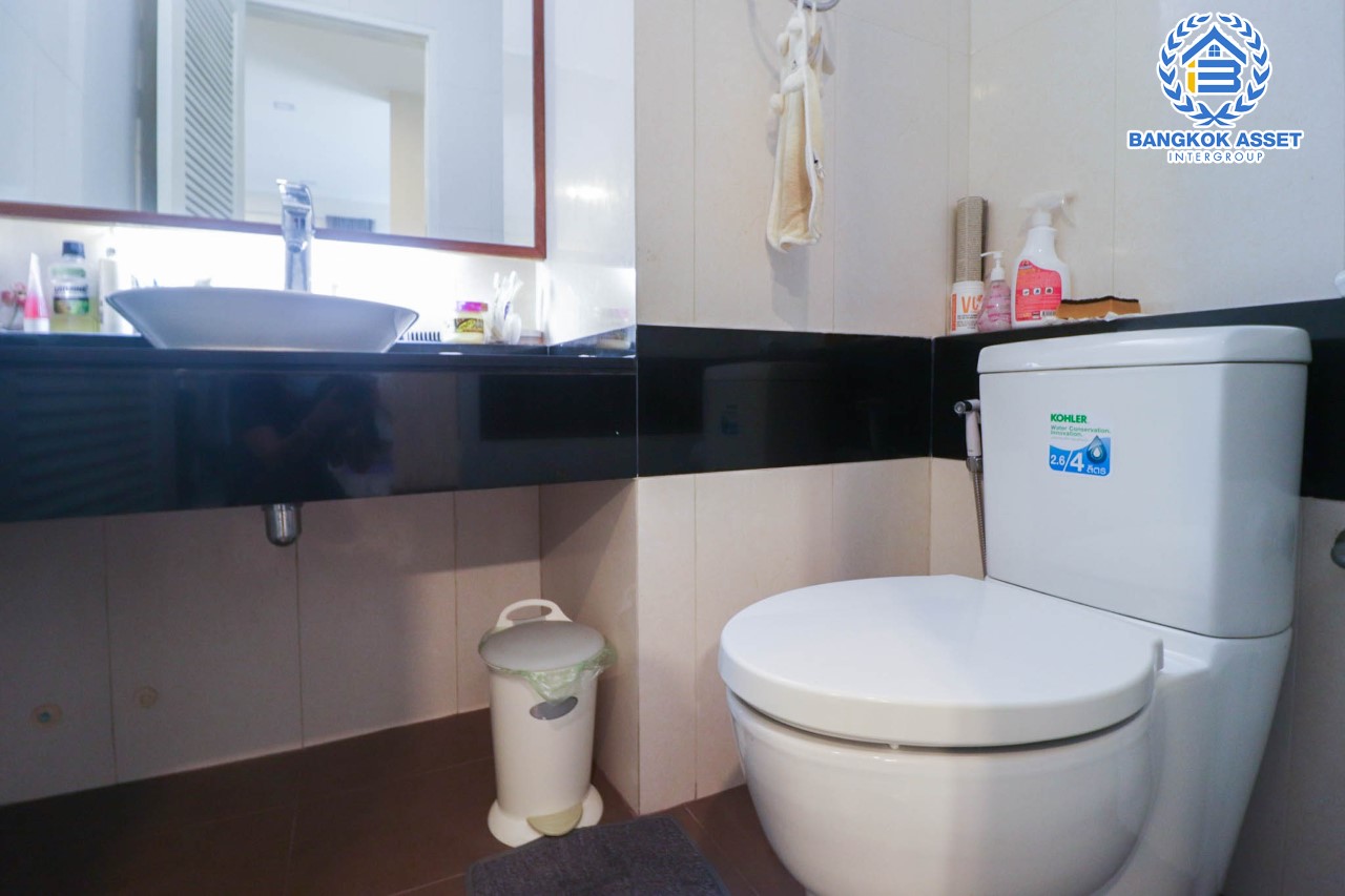 *****บ้านเดี่ยวมือสอง ม. ไพรมารี่ เพรสทีจ รัชดา-รามอินทรา บ้านเดี่ยว 3 ชั้น พร้อมเข้าอยู่ ฟังก์ชัน 5 ห้องนอน 5 ห้องน้ำ 2 ที่จอดรถ ภายในสวย บ้านใหม่ บนเนื้อที่กว่า 52 ตร.ว. พื้นที่ใช้สอยมากถึง 350 ตร.ม. บนทำเลศักยภาพ เชื่อมต่อ ถ.รามอินทรา, ถ.พหลโยธิน, ถ.สุขาภิบาล5 เดินทางสะดวก ใกล้ทางด่วน "เอกมัย-รามอินทรา" และรถไฟฟ้า "นพรัตน์"